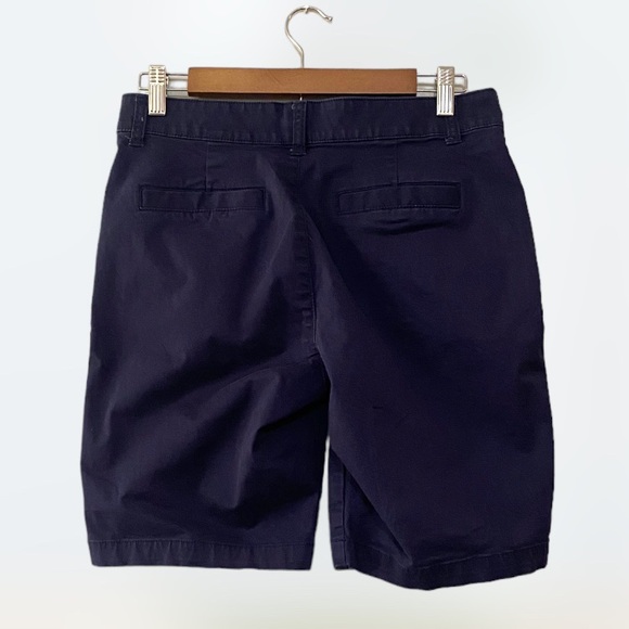 Gap size 4 Navy Blue Mid-Rise Bermuda Shorts Casual Relaxed Fit - Picture 2 of 9